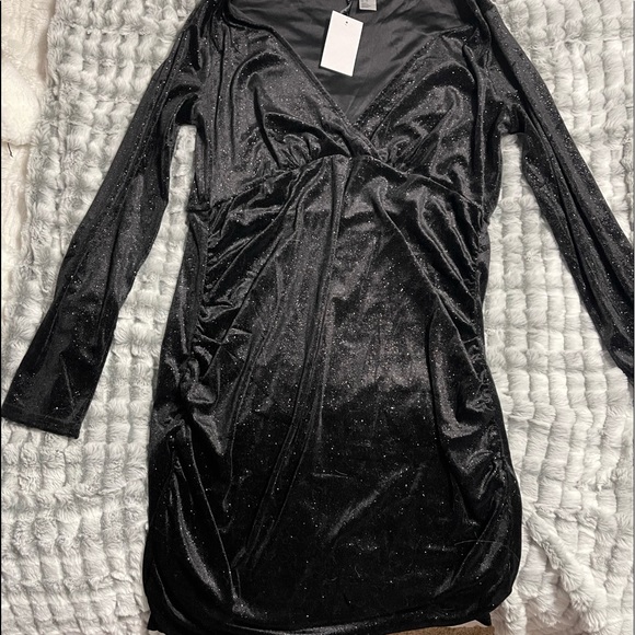 Black Dress - Picture 1 of 2